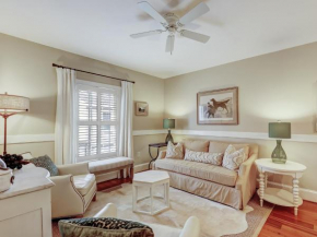 Gorgeous Executive Rental Downtown, Heated Pool Access, By Southern Belle Savannah